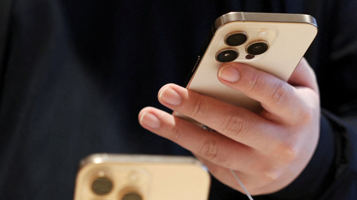 Apple’s iPhone Shift Turns India Into World’s Top Maker of US Smartphones